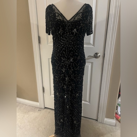 Stunning Beaded Mesh Column Gown by Pisarro Nights-Size 14 - Picture 3 of 16